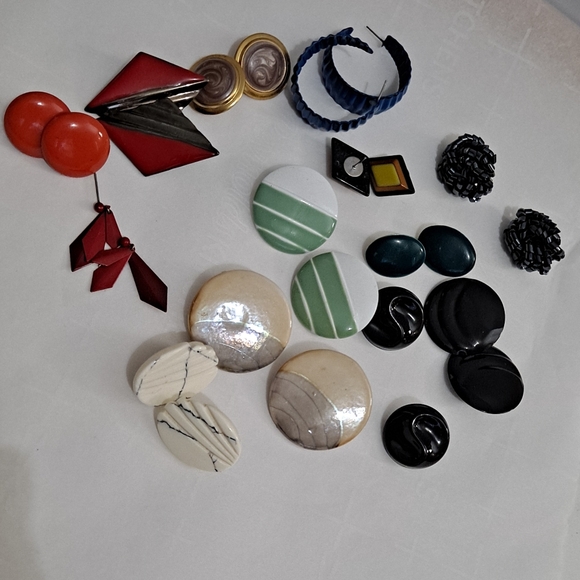 Lot of 13 pairs of earrings for pierced ears. Some may be vintage - Picture 2 of 2